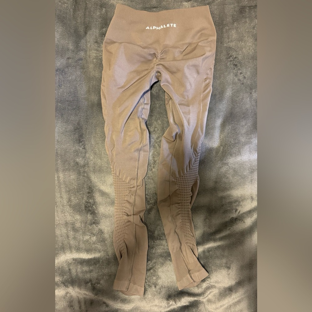 ALPHALETE AMPLIFY CONTOUR LEGGING
Women's Seamless Scrunch Legging - Picture 4 of 4